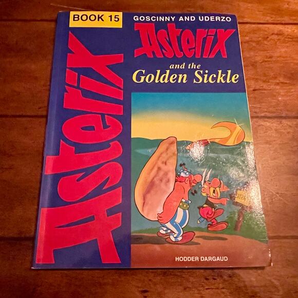 2 Dif. Asterix Softcover Books + 1 Designing Colors Color Book Lot of 3 Books - Picture 2 of 16
